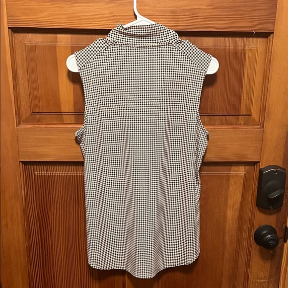 Adrianna Papell Black and White Houndstooth Sleeveless Blouse - Picture 5 of 7